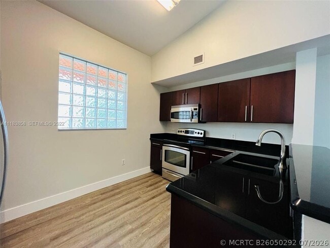 6944 SW 39th St Unit B203
