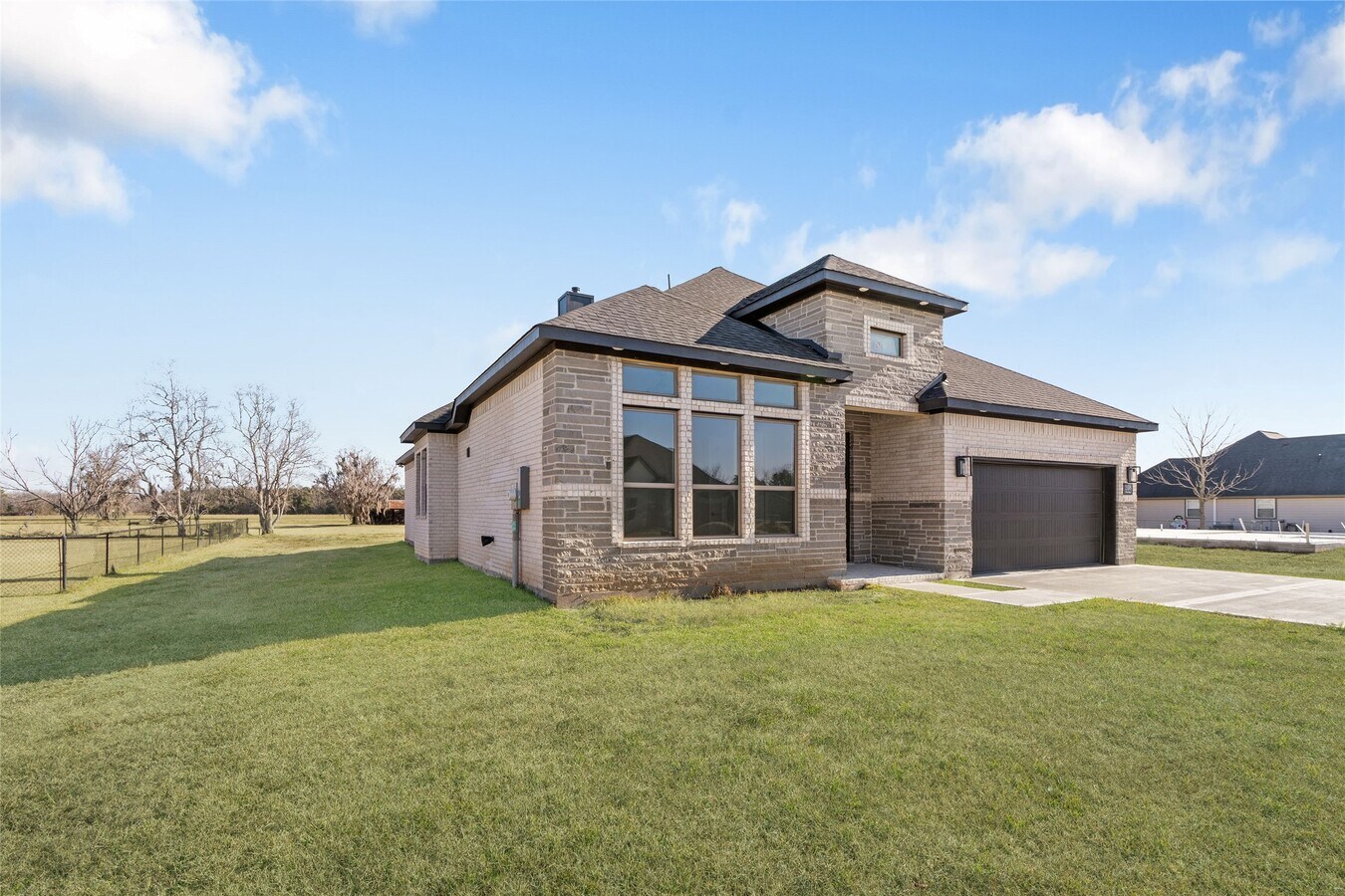 Photo - 208 Silverleaf Rd