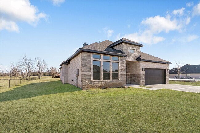 Photo - 208 Silverleaf Rd