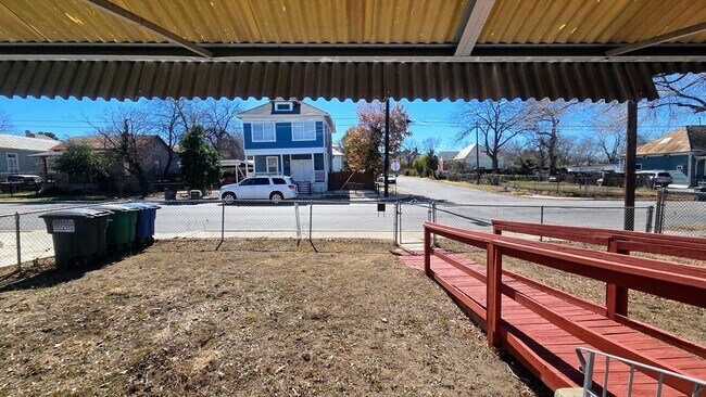 803 Montana St