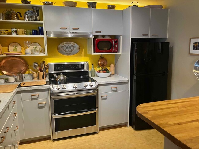 Photo - Charming Westside Condo Near Newport Market – Available April–October!