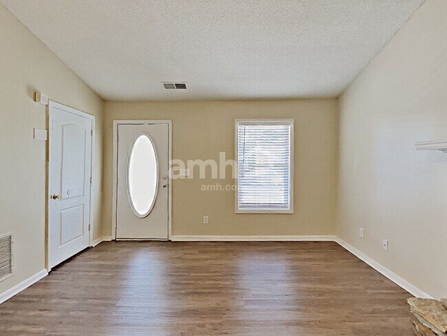 Photo - 32 Alston Ln SW