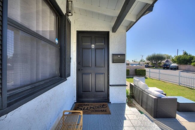 274 N Dominguez Pl