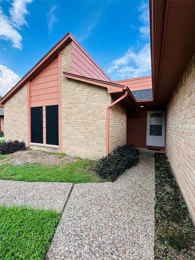 Photo - 19834 Arrowsmith Dr