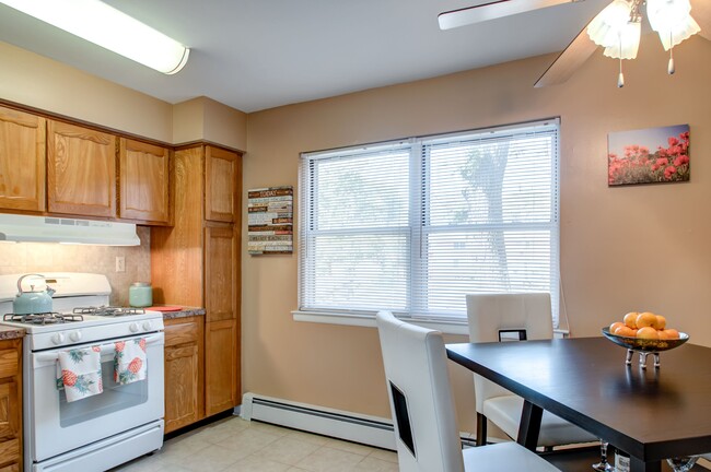 Building Photo - Center Grove Village Rental