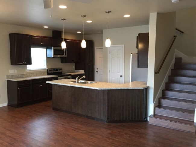 Photo - 726 Edgewood Pl