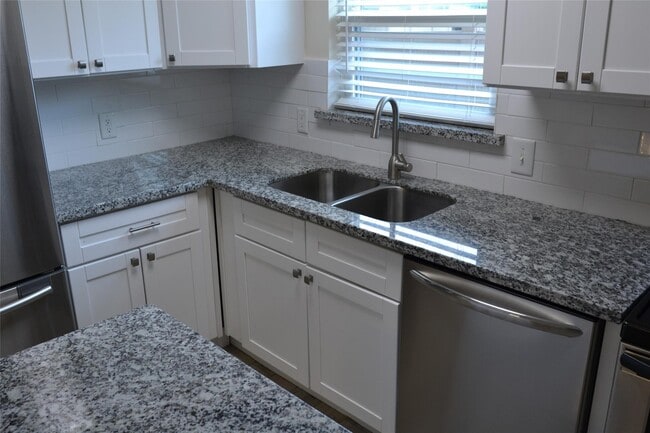 Photo - 2379 Briarwest Blvd Unidad 55