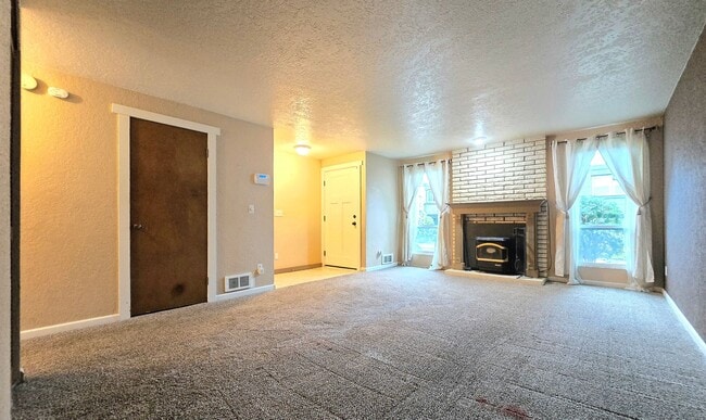 Photo - 2 Bedroom Home Available Now in Everett