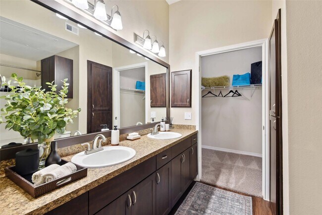 Photo - 6607 Brodie Ln Unit a1.521