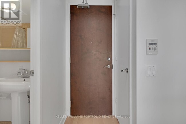 Photo - 85 Bloor St E Unit 1204