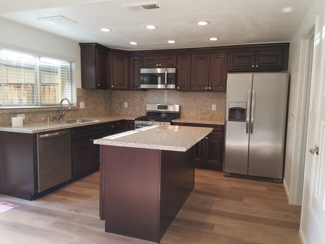 Photo - 792 Ferndale Ct