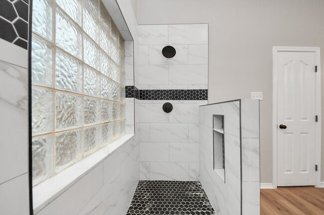 Photo - 1410 Long View Dr