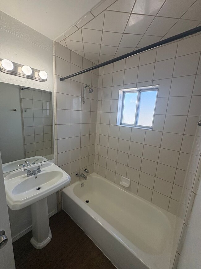 Photo - 3 Bedroom 1 Bath S Visalia available now