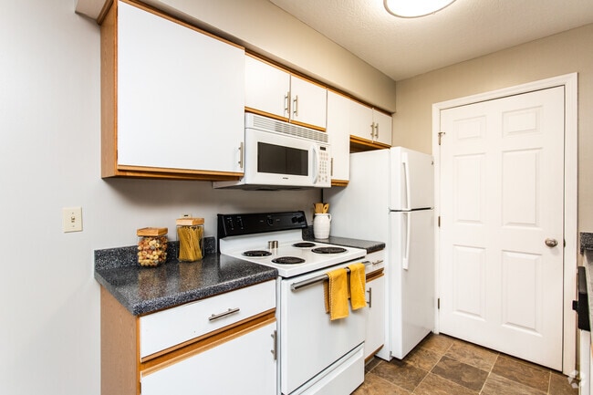 1BR, 1BA - 724 SF