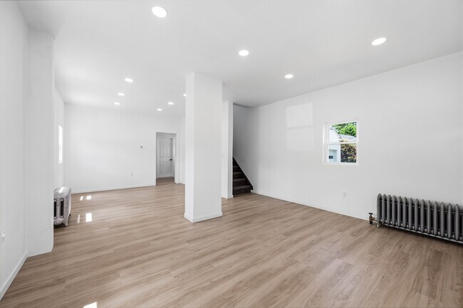 Photo - 14 Hughes St