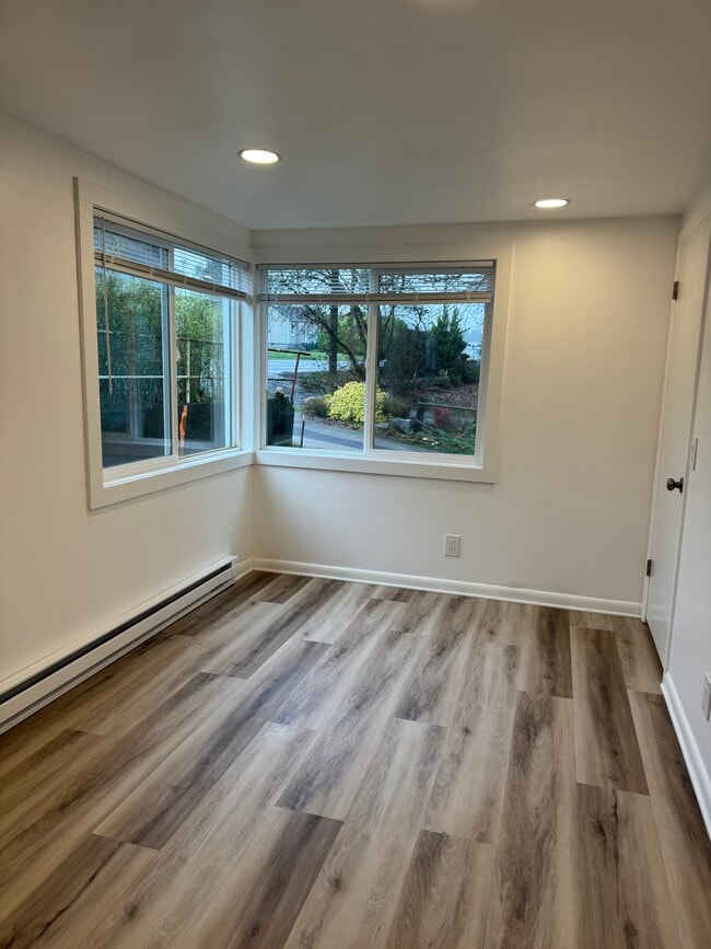 Photo - 2572 Perry Ave