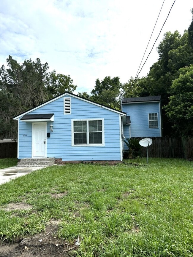 Photo - 3777 Lilly Rd N House