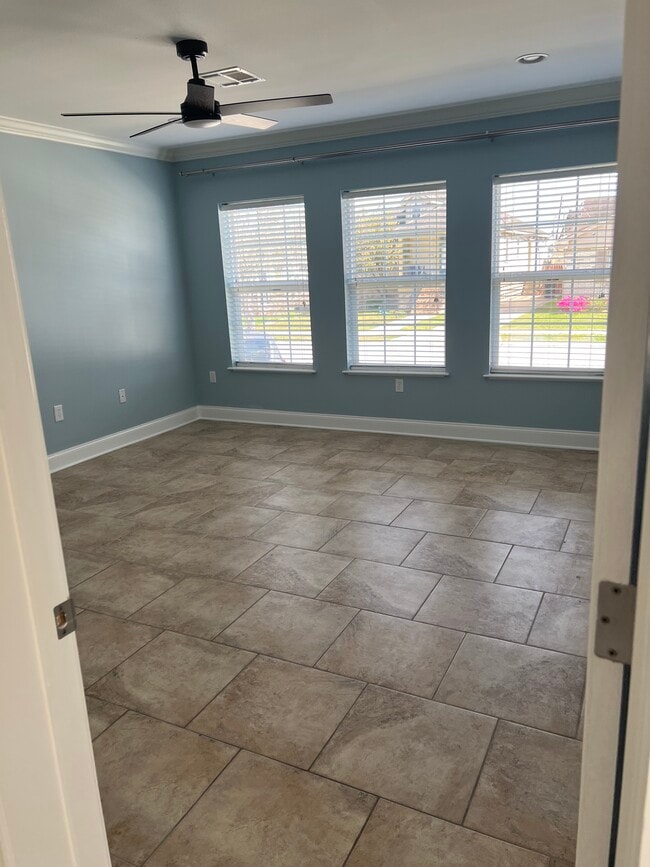 Photo - 502 Warrington Dr