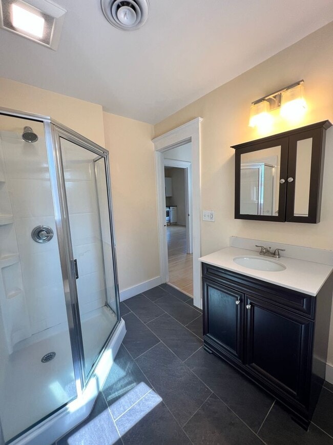 Building Photo - 33 Pine St Unit Apt. 3