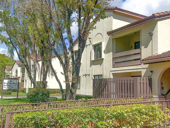 Building Photo - 8911 SW 123rd Ct Unit 101
