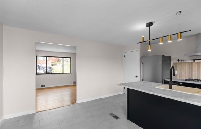 Photo - 548B Firethorne Dr