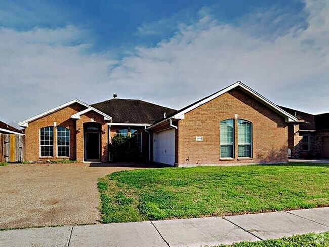 Building Photo - No Application Fees* $500.00 off 1st month... Rental