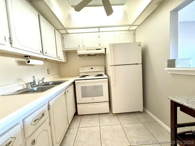 Photo - 166 Sussex I