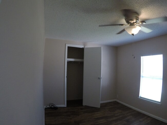 Photo - 200 Raider Ln