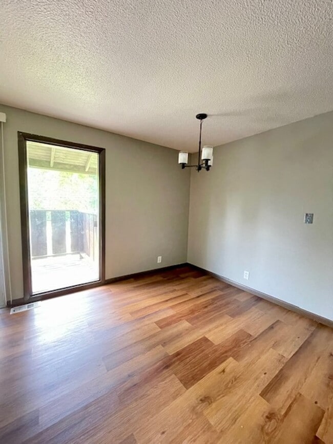 Photo - GREAT 2 Bedroom Available! Unit 1016 1/2