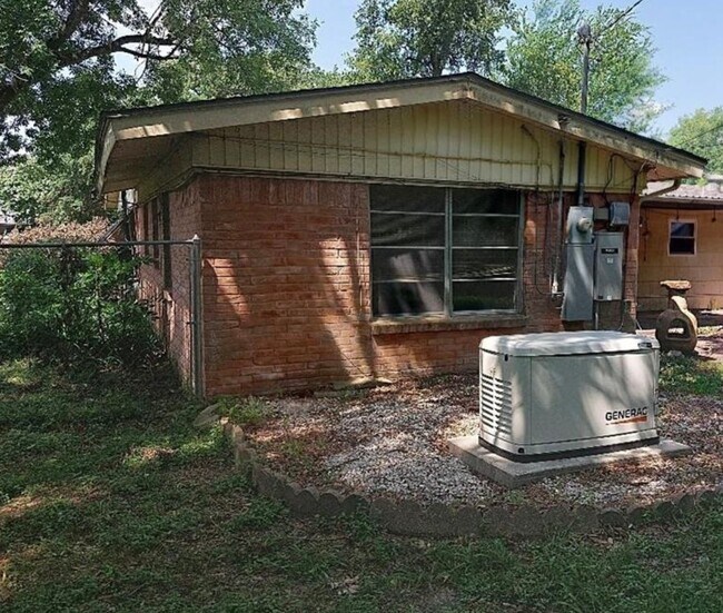 Photo - 405 Azalea Dr