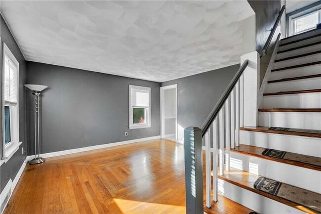 Photo - 10 Maplewood Dr