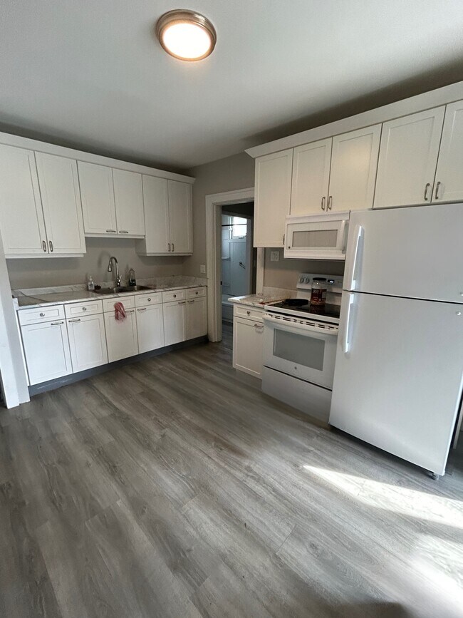 Photo - 483 Wellington St