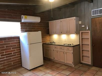 2537 E Elm St