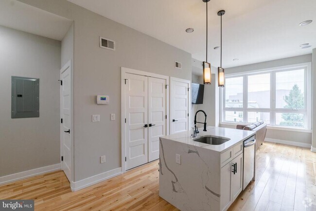 Building Photo - 411 W Hewson St Unit 3 Rental
