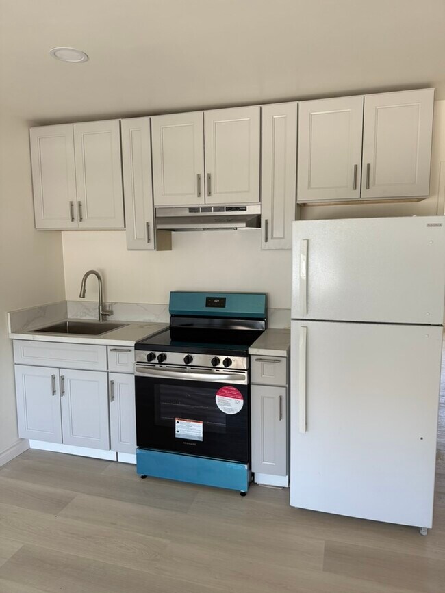 Photo - 2022 E 2nd St