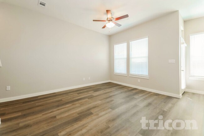 Photo - 5408 Sandstone Dr