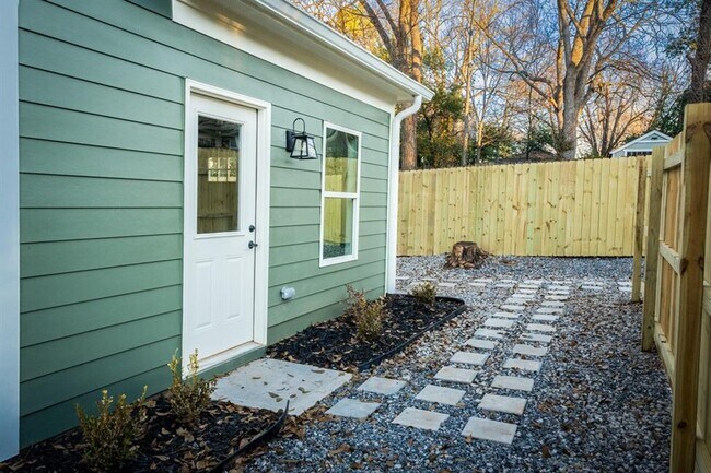 Photo - 465 Hemlock Cir SE