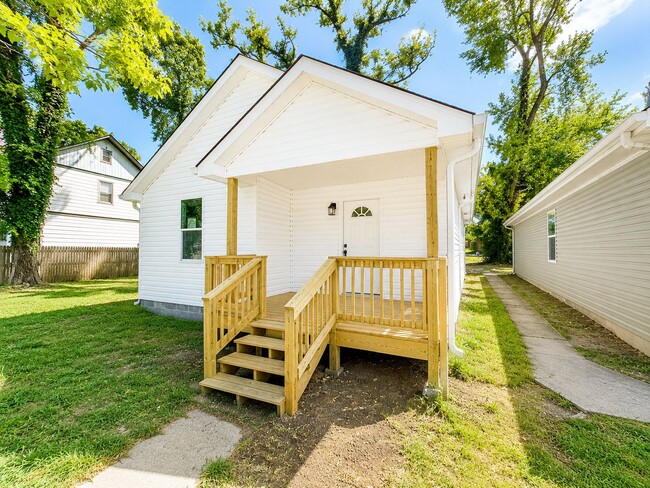 Building Photo - 1808 Cephas St