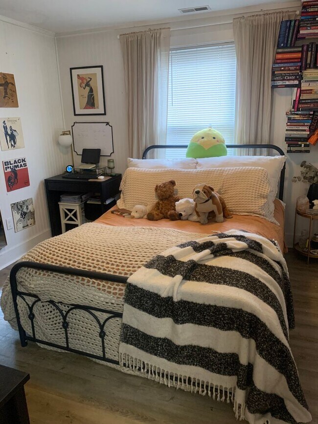 Photo - 867 E 2nd St