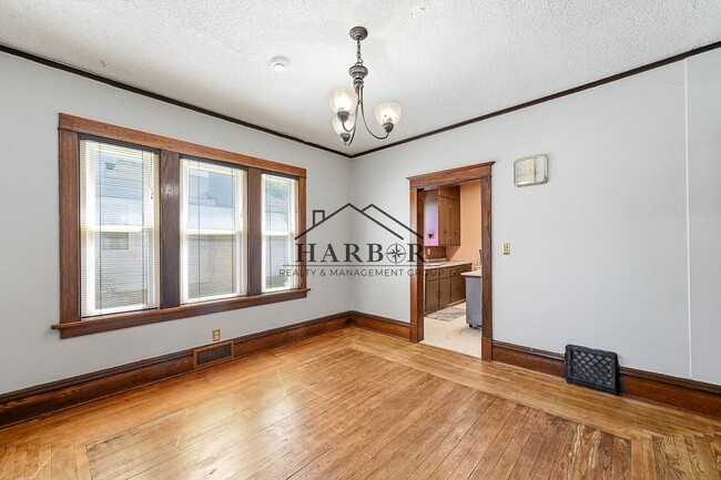 Photo - 228 8th St NW