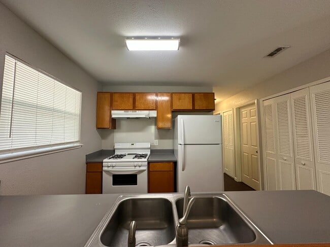 Photo - 5127 Village Green