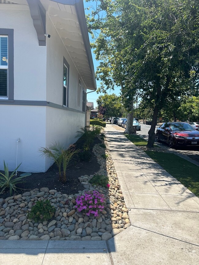 Photo - 1845 N Center St