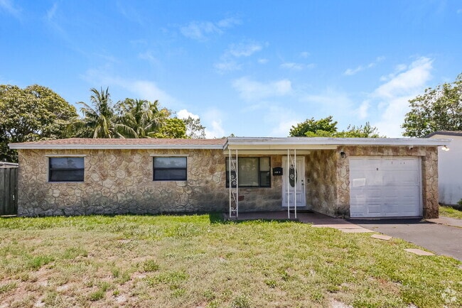 Building Photo - 130 NE 5th St Rental
