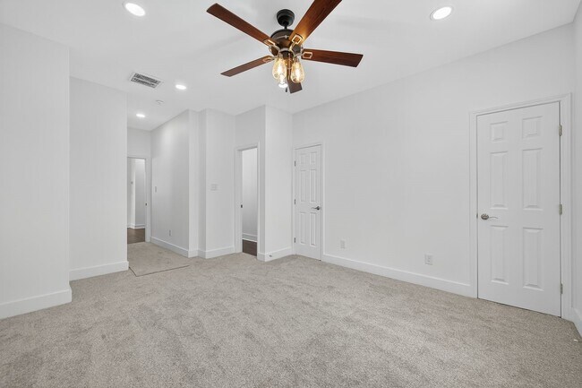 Photo - 714 Zoe St