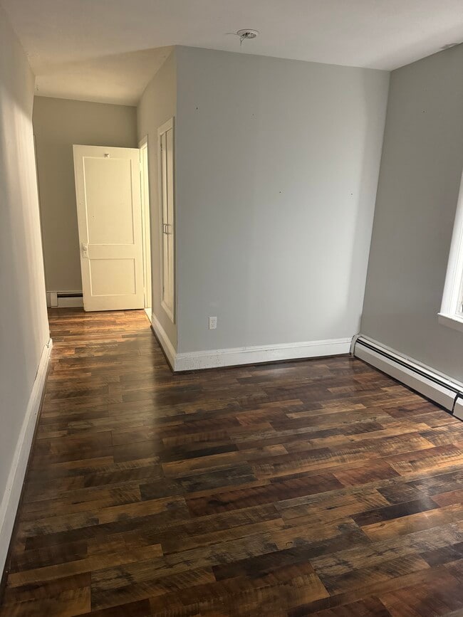 Building Photo - 22 Woonsocket Hill Rd Unit 1F