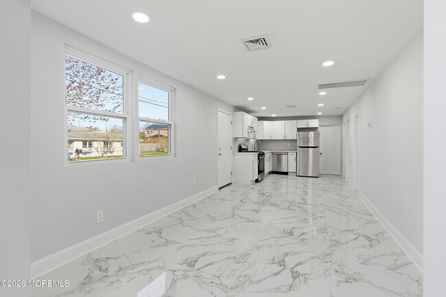 Photo - 105 Floyd Ln
