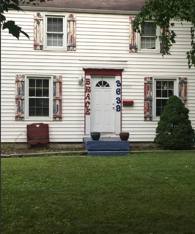 Building Photo - Cozy 3-Bedroom Home with Full Basement & Classic Charm