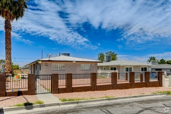 Building Photo - Duplex located in a Central Area of Las Vegas Rental