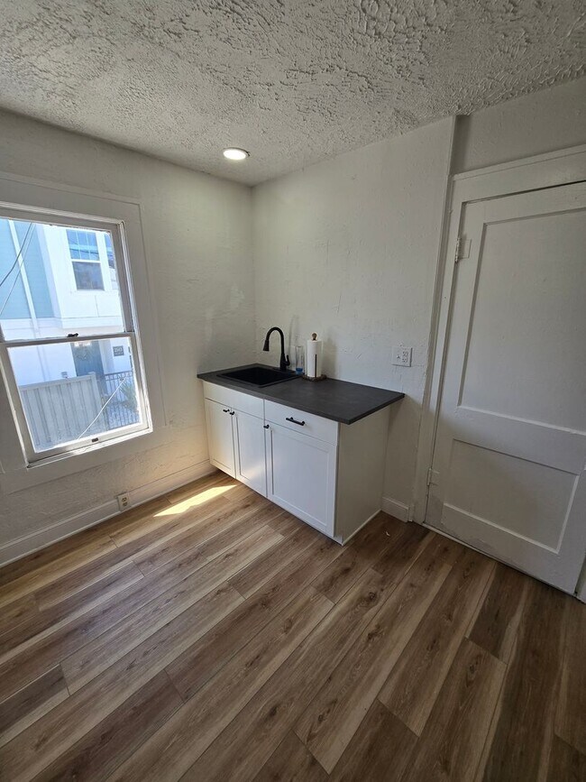 Photo - MOVE IN SPECIAL !! SPACIOUS 1/1 CONVENIENTLY LOCATED CLOSE TO DOWNTOWN ST. PETERSBURG