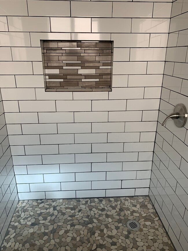 Bathroom - 6117 S Victoria Ave Unit 6117 1.5